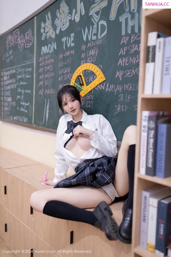   [XiuRen]高清写真图 2024.02.02 No.8058 幼幼 美腿性感第7张图片